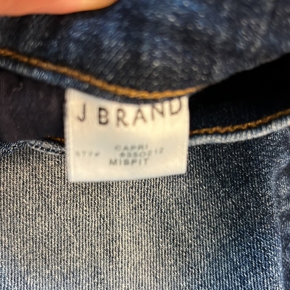 J BRAND MISFIT DISTRESSED CAPRI JEANS - Picture 6 of 9